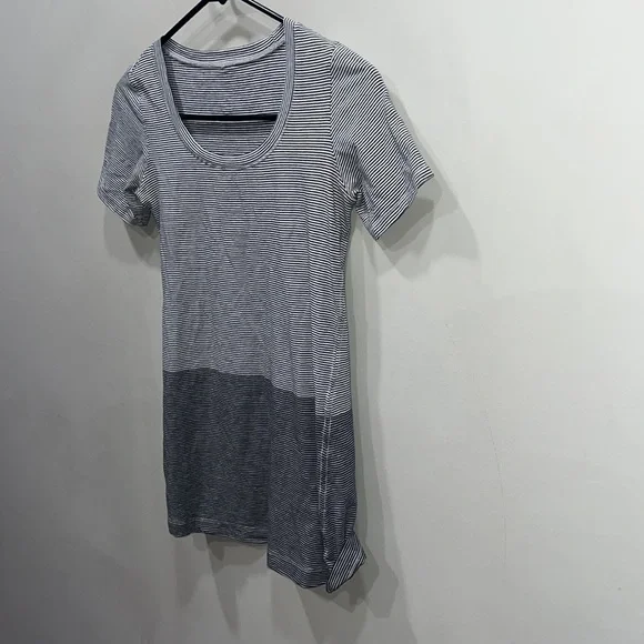 Lululemon size 4  shirt - Picture 2 of 5